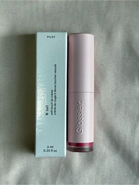 GLOSSIER Lipstick